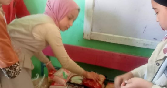 تلاميذ مدرسة ببنى سويف يطلقون مبادرة لتوزيع شنط رمضان على زملائهم الأيتام
