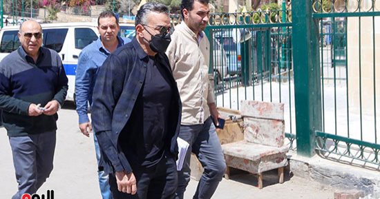 تشييع جثمان زوج والدة حسين الشحات من مسجد السيدة نفسية..والعامري ومرتجي والجارحى ومصطفى شوبير أبرز الحضور 