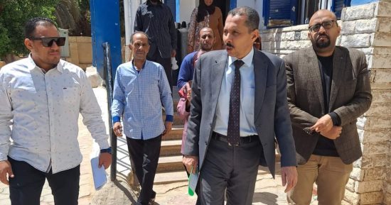 وكيل "صحة الوادى الجديد" يتفقد مستشفى الصدر بالخارجة ويوجه بإنهاء أعمال الصيانة