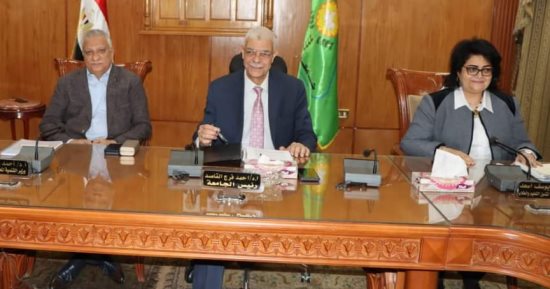 رئيس جامعة المنوفية يقرر صرف مكافأة للعاملين بحد أدنى 100 جنيه