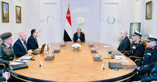 الرئيس السيسى يتابع مشروعات تطوير الموانئ البحرية والجافة والبرية على مستوى الجمهورية.. ويؤكد الأهمية الكبيرة لهذه الجهود فى تطوير الاقتصاد المصرى ودفعه إلى مصاف الدول المتقدمة تجاريا وتصنيعيا