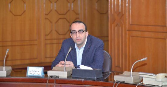 نائب محافظ الإسماعيلية يعقد اجتماعًا لمتابعة تفعيل قانون المحال العامة