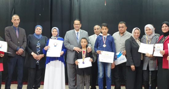 وكيل تعليم الغربية يكرم الطلاب والأخصائيين المتميزين في المكتبات