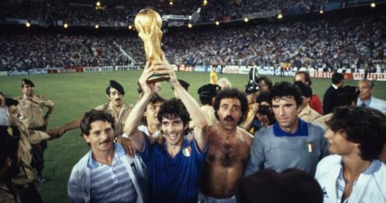 أساطير من ذهب.. باولو روسى نجم استثنائى أعاد كأس العالم إلى إيطاليا