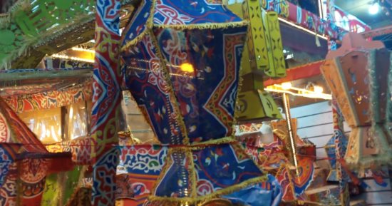 العبارة.. أشهر أسواق زينة رمضان وهدايا العيد فى البحيرة (صور)