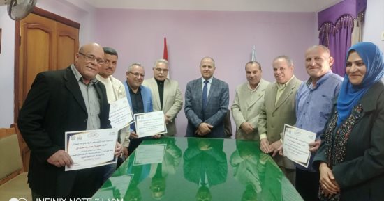 وكيل وزارة التربية والتعليم بكفر الشيخ يكرم الأم المثالية وموجهي التربية الاجتماعية