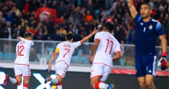 على معلول يصنع هدف تقدم تونس ضد ليبيا في الشوط الأول.. فيديو