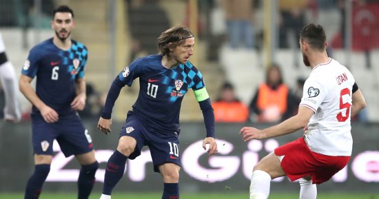 كرواتيا تتصدر مجموعتها بتصفيات يورو 2024 بالفوز على تركيا.. فيديو