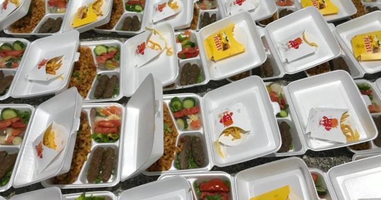 المطبخ الخيرى بقرية نهطاى فى الغربية ينتج وجبات مجانية للصائمين.. صور