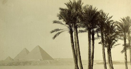 أسرار القاهرة بالأبيض والأسود.. قصة غرق شارع الهرم بمياه الفيضان