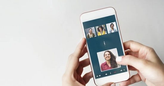 نصائح مهمة للحفاظ على الخصوصية.. عدم فتح الطفل لكاميرا الشات فى المنزل