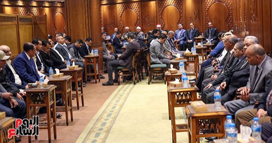 قيادات أمنية ونقيب الصحفيين ونواب ووزراء بعزاء والد محمود عبد الراضى