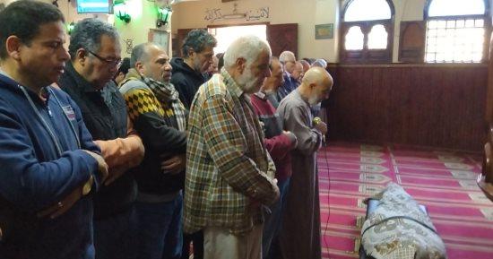 تشييع جنازة الناقد السيد إمام بمسقط رأسه فى دمنهور .. صور