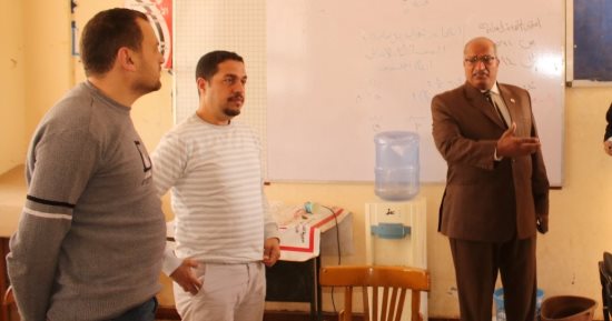 وكيل تعليم بنى سويف يحيل إدارة مدرسة للتحقيق ويكرم مدير أخرى.. تفاصيل