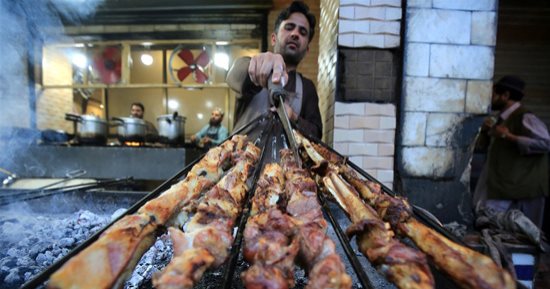 ولائم رمضان.. موائد الرحمن فى باكستان شكل تانى