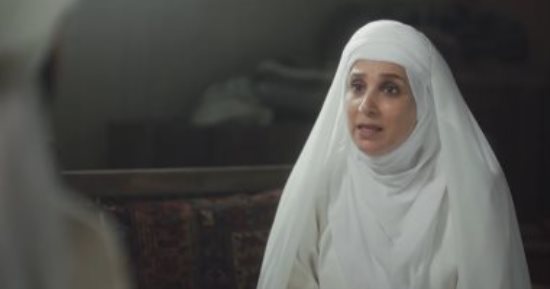 من هي فرح بسيسو صاحبة شخصية "السيدة نفيسة" في مسلسل رسالة الإمام؟ تصدرت مواقع التواصل الاجتماعي بعد الإشادة بدورها فى المسلسل.. بدأت مشوارها بسهرة تليفزيونية ومن أعمالها "كليوباترا" و"مرايا"