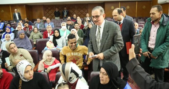 محافظ كفر الشيخ يكرم الأمهات المثاليات ويعلن عن رحلات عمرة لهن