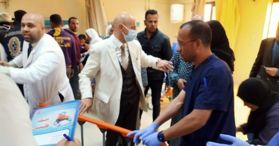 وكيل "صحة الشرقية" يتابع حالة مصابى حادث أولاد سيف