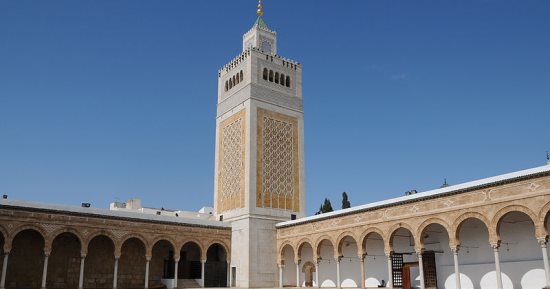 جامع الزيتونة المعمور في تونس.. حامي اللغة العربية والمدينة العتيقة