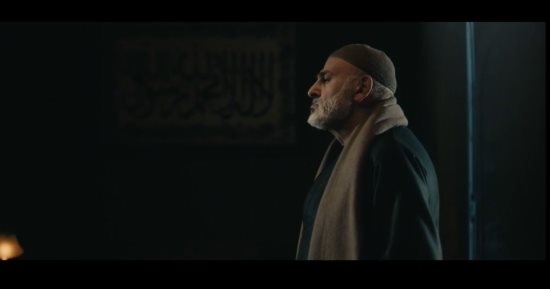 مسلسل عملة نادرة الحلقة 7: نيللي كريم تعترف لـ جمال سليمان بأنها هربت من منزله والثاني يحذر ابنه أحمد عيد من التعرض لها مرة أخرى.. والشيخ المنزلاوي يذهب لبيت عبد الجبار ويبرئ أبو عصاية من خطف نادرة