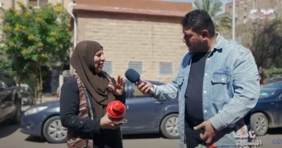 "ناسها البسيطة" يوجه التحية لكل أب وأم "شقيانة".. وأحمد رأفت يهديهم مبالغ مالية