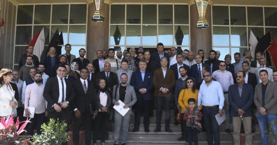 تسليم عقود الوحدات الصناعية الجديدة بالفيوم الجديدة