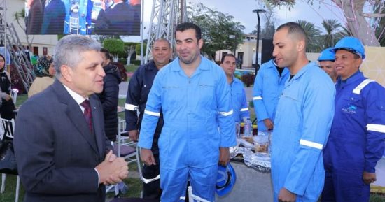 رئيس هيئة قناة السويس يشهد احتفالية يوم التفوق ويكرم الأمهات المثاليات بالهيئة