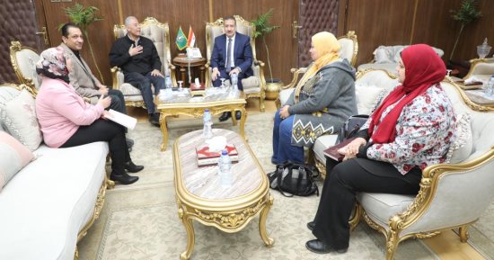 محافظ المنوفية يناقش نسب تنفيذ المشروعات الجارى تنفيذها