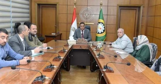 محافظ الدقهلية يحيل 10 من مديرى الإدارات ورؤساء الأقسام بميت غمر للتحقيق