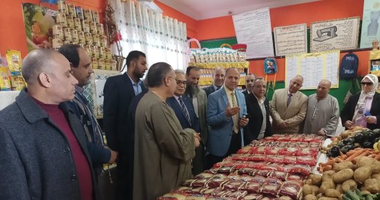 303 ألف جنيه مساعدات من مدرسة ضمن مبادرة حياة كريمة بكفر الشيخ.. صور