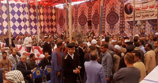 سكرتير عام سوهاج يشهد صلح عائلتى الزيدى وعبدالنعيم بقرية السوالم.. صور