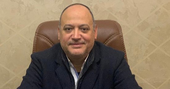 أسعار المعدن الثمين تثير ارتباك الأسواق.. مستشار وزير التموين: أسعار الذهب فى طريقها للانخفاض للوصول إلى سعر عادل 1900 جنيه لعيار 21.. والمقبلون على الزواج يشترون المشغولات القديمة للحد من ارتفاع الأسعار
