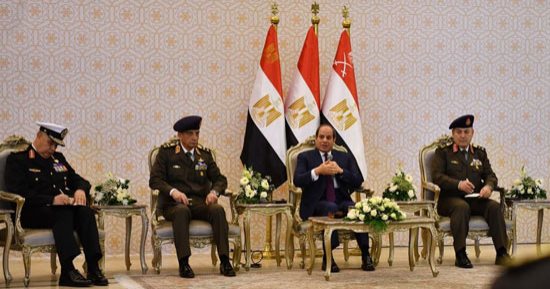 الرئيس السيسى يلتقى كبار قادة القوات المسلحة بمناسبة ذكرى نصر العاشر من رمضان