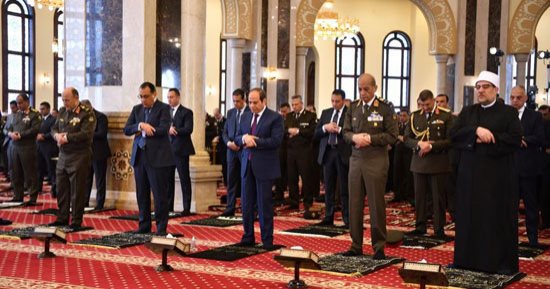 الرئيس السيسي يؤدى صلاة الجمعة بمسجد المشير طنطاوى فى ذكرى انتصارات العاشر من رمضان.. منزلة الشهداء وقدرات الجندى المصرى وتحرير سيناء أبرز محاور الخطبة.. والشحات العزازى: جيل بعد جيل يتذاكر هذا النصر بالفخر