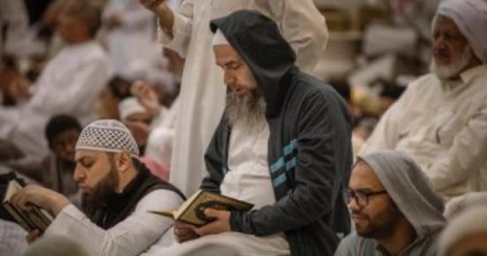 فى ثانى جمعة من رمضان.. أكثر من مليون مصلٍ فى المسجد الحرام.. صور