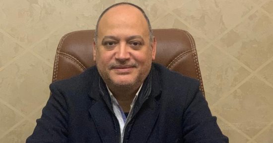 ماذا يحدث فى سوق المعدن النفيس؟.. تذبذب فى أسعار الذهب بسبب الإقبال على السبائك وتراجع بيع المشغولات.. مستشار وزير التموين ينصح المواطنين بالتريث فى الشراء.. ويؤكد: انتظروا انخفاض الأسعار