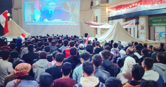 سره الباتع الحلقة 10.. تصاعد أحداث ثورة 25 يناير وتخلي الرئيس مبارك عن الحكم 