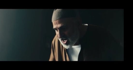 مسلسل عملة نادرة الحلقة 9.. جمال سليمان ينهال بالضرب على ابنته بعد هروب عبيدة