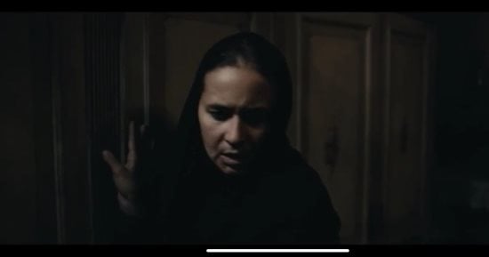 عملة نادرة الحلقة 9.. نيللى كريم تتذكر قتل والدها وهى طفلة على يد جمال سليمان