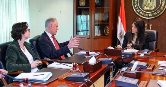 وزيرة التعاون تدعو المفوضية الأوروبية لتوفير تمويلات ميسرة للقطاع الخاص