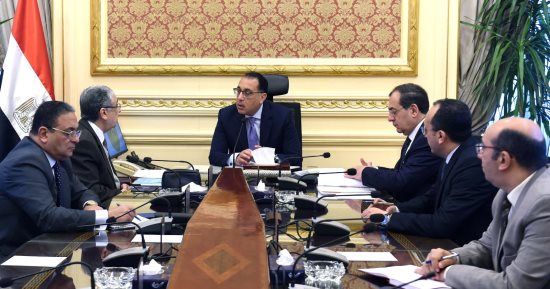 رئيس الوزراء يتابع موقف تنفيذ مشروعات الطاقة المتجددة