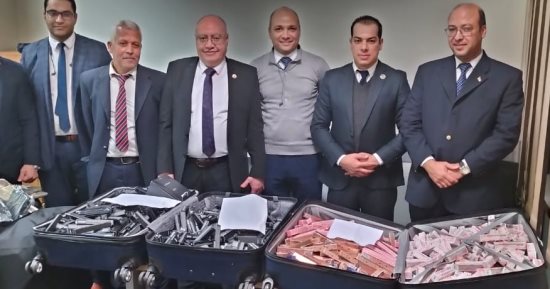 جمارك مطار القاهرة تحبط محاولة تهريب 1209 عبوات مستحضرات تجميل