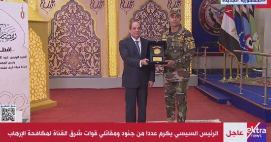الرئيس السيسى يكرم عددا من جنود ومقاتلي قوات شرق القناة لمكافحة الإرهاب