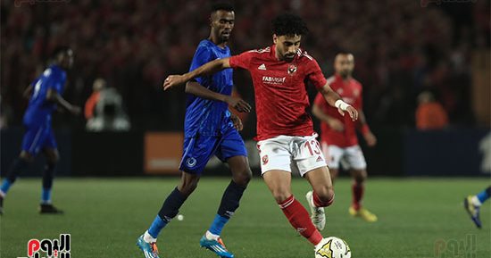 فوفانا يحرم مروان عطية من تسجيل الهدف الثانى للأهلى فى مرمى الهلال.. صور