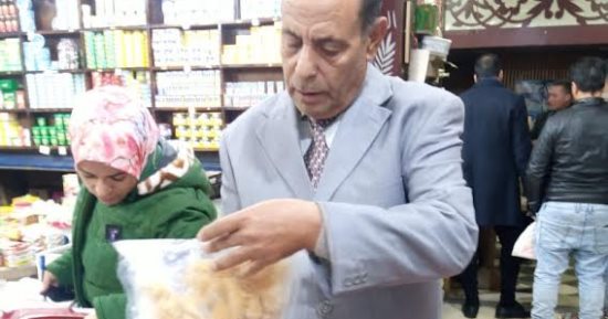 محافظ الدقهلية يحيل 74 محضر مخالفات تموينية للنيابة 