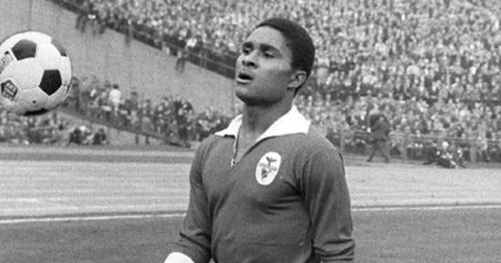 أساطير من ذهب.. أوزيبيو "النمر الأسود" صانع التاريخ مع البرتغال وبنفيكا