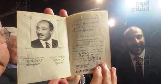 مصر تستعيد جواز سفر الرئيس السادات وتزين به متحفه فى مكتبة الإسكندرية.. 10 مقتنيات جديدة تضاف للمتحف فى ذكرى العاشر من رمضان.. و"زايد": السلطات نجحت فى استعادة جواز السفر خلال شهر واحد ومتاح للجمهور بدءا من غد
