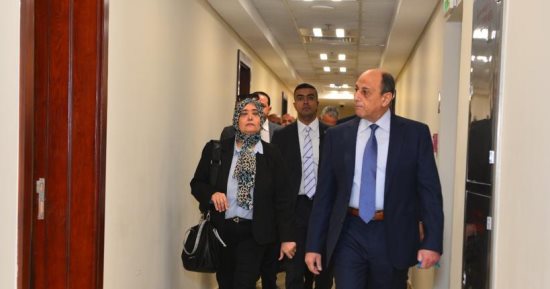 وزير الطيران يباشر سير العمل من مقر الوزارة بالعاصمة الإدارية الجديدة.. صور   