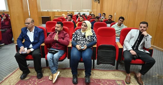 "حب بلدك" ندوة فى كلية الآداب بجامعة الفيوم.. صور