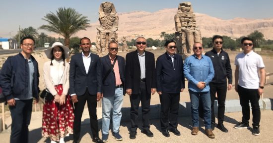 وزير الثقافة والسياحة الصيني والوفد المرافق يزورون عددا من المواقع الأثرية بالأقصر